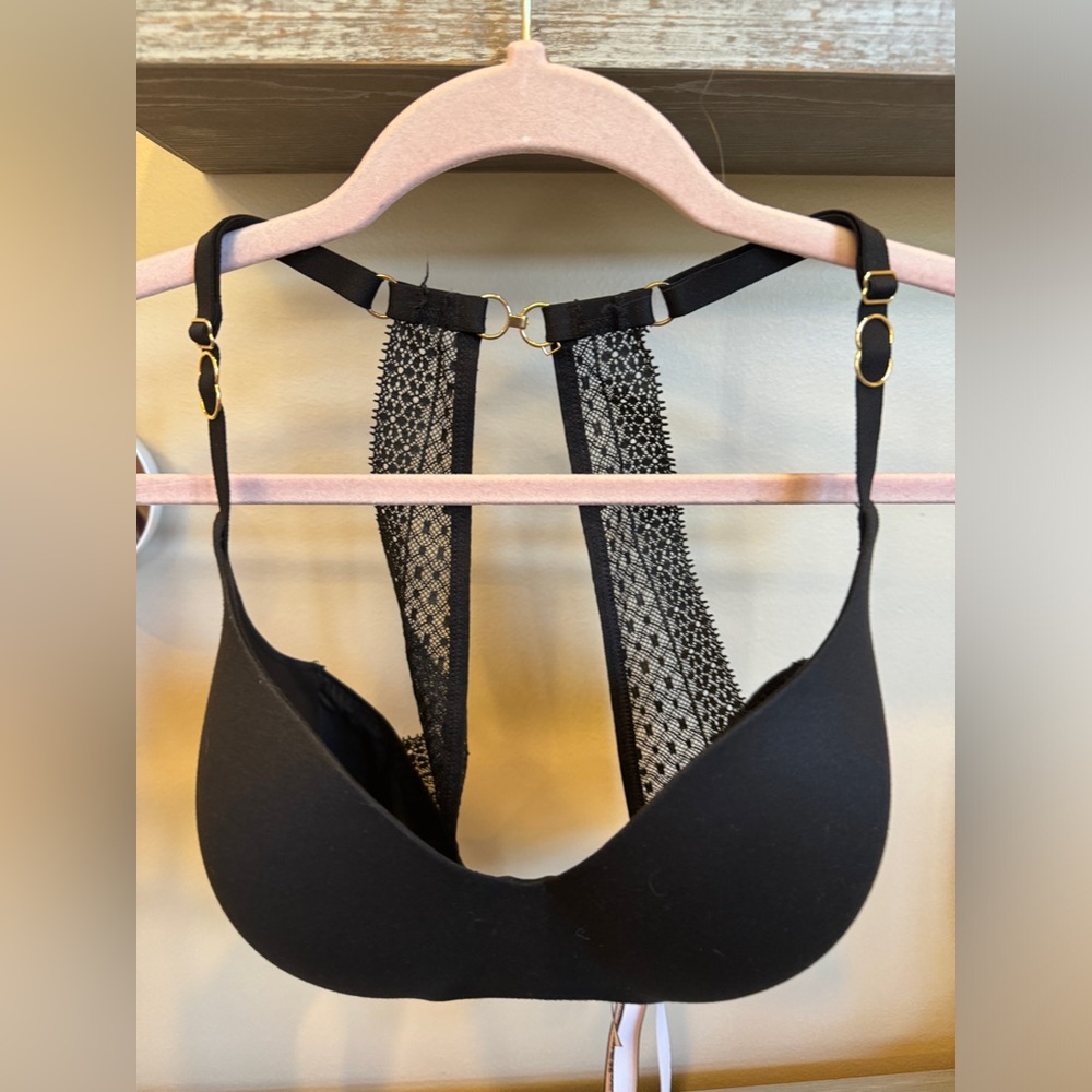 Victoria’s Secret “Incredible- Perfect Coverage” Bra 32DD lace racer back
